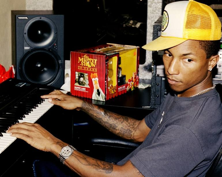 TonalMUSE's tweet photo. 🎹 @TonalMuse 'OnChain' • Minting Now
Shout to folks so far who've minted the 1st ever fully on-chain musical instrument PFPs • stored in-chain on Ethereum (no jpegs) 😎
Our #tonalmuse • Skateboard P @Pharrell 🖖
Comment with your #tonalmuse to win an 'OnChain' #NFT 👇 https://t.co/ukaxiA0vit