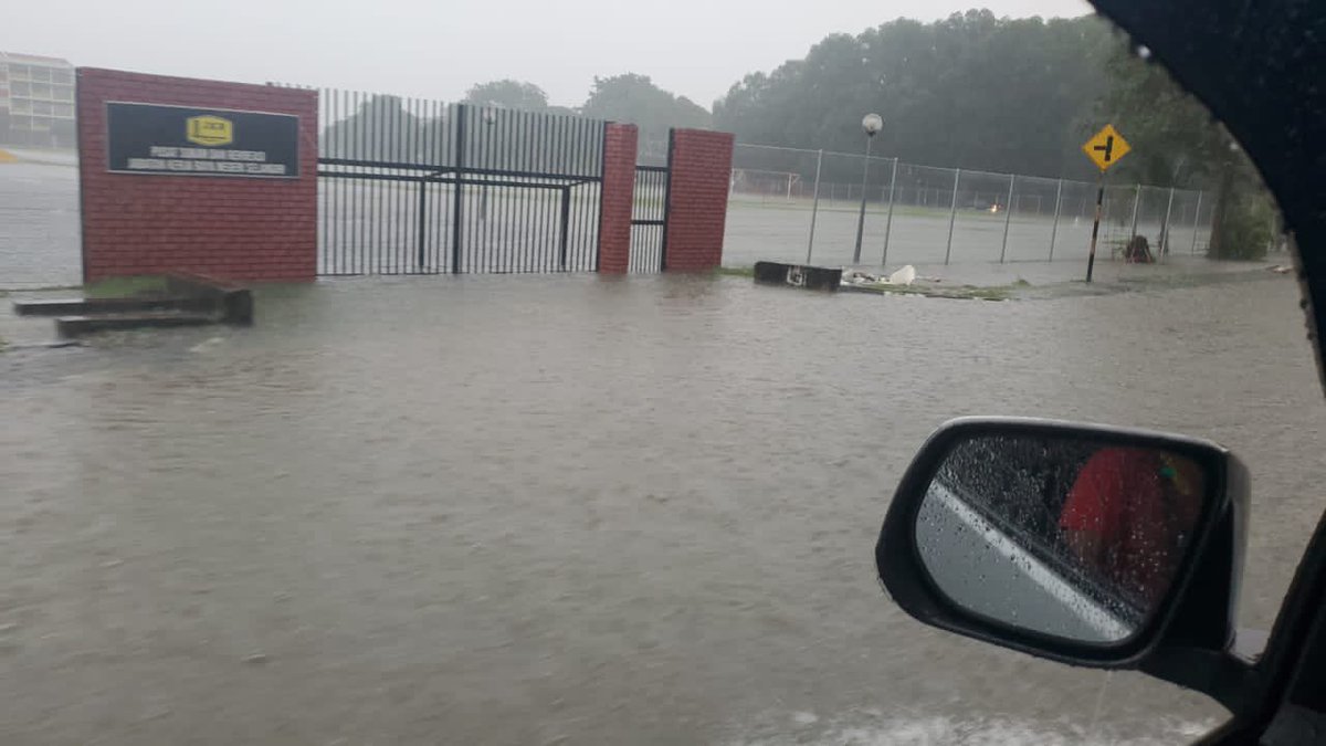 NewsBFM's tweet photo. Flash floods have been reported in Shah Alam, Selangor after continuous heavy rain for over 2 hours this evening.

Among the affected areas are Taman Sri Muda, Bukit Naga, Bukit Jelutong, Section 17, Section 24, Section 32, and Section 36.

🎥: alyaa_haliqa/Twitter https://t.co/g7NRy9jxEU