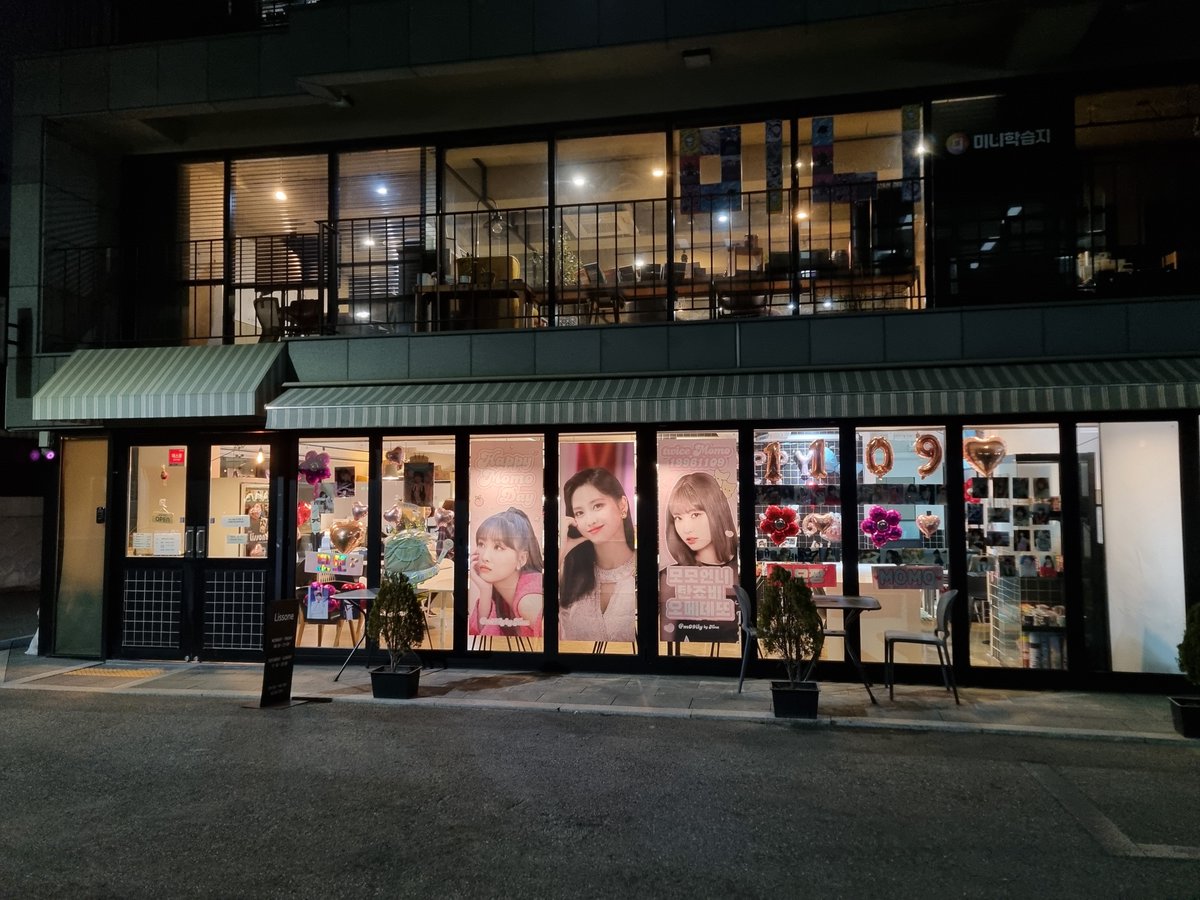 shinymoon97's tweet photo. 221108 홍대 리쏘네 모모생일 기념
언제나 모모를 생각해요

#피치공주_모모링
#모모링생축2022
@m09ily https://t.co/bgzCObYu8J
