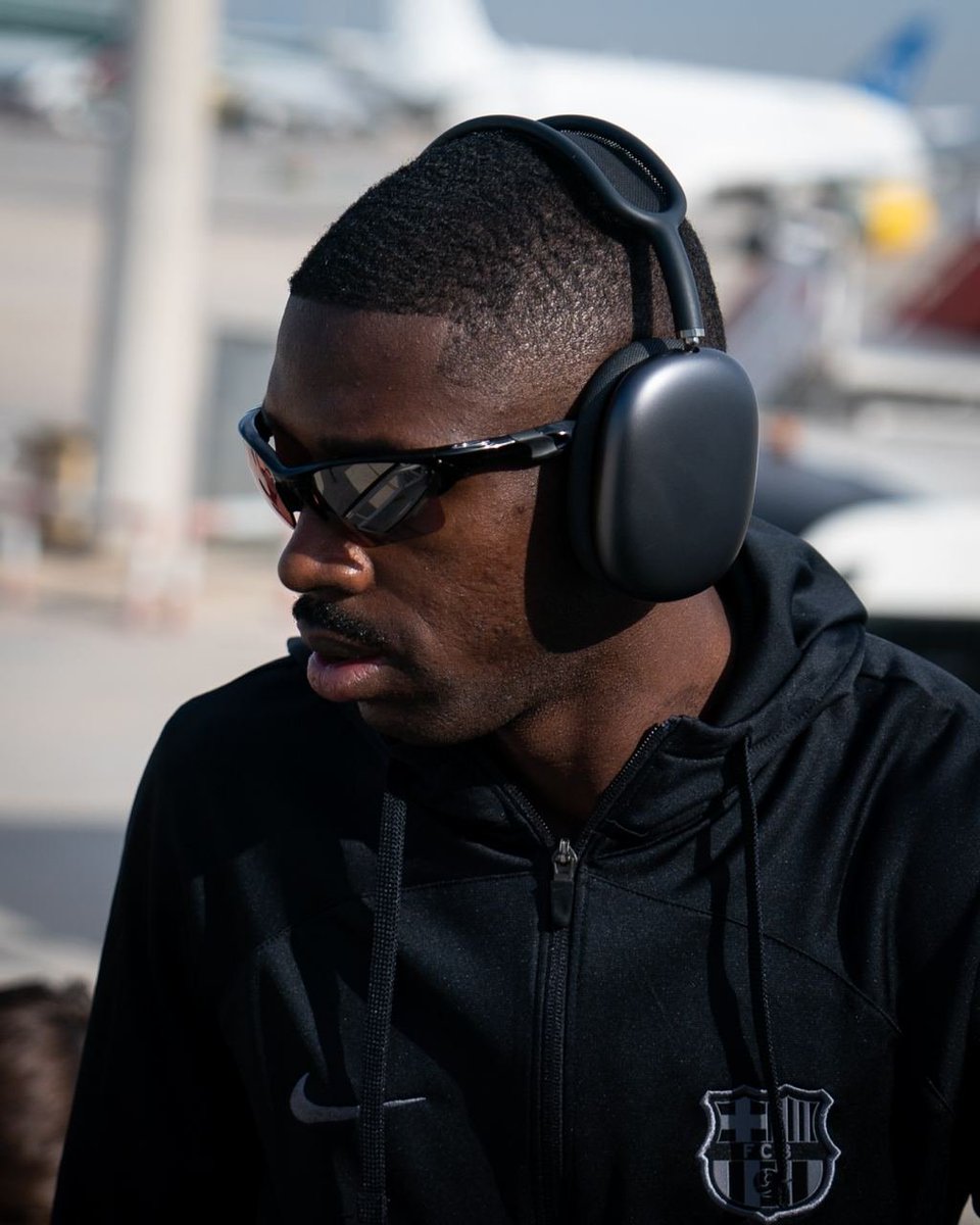 433's tweet photo. Which song is @dembouz listening to 🧐🎶 https://t.co/dls3qsinaK
