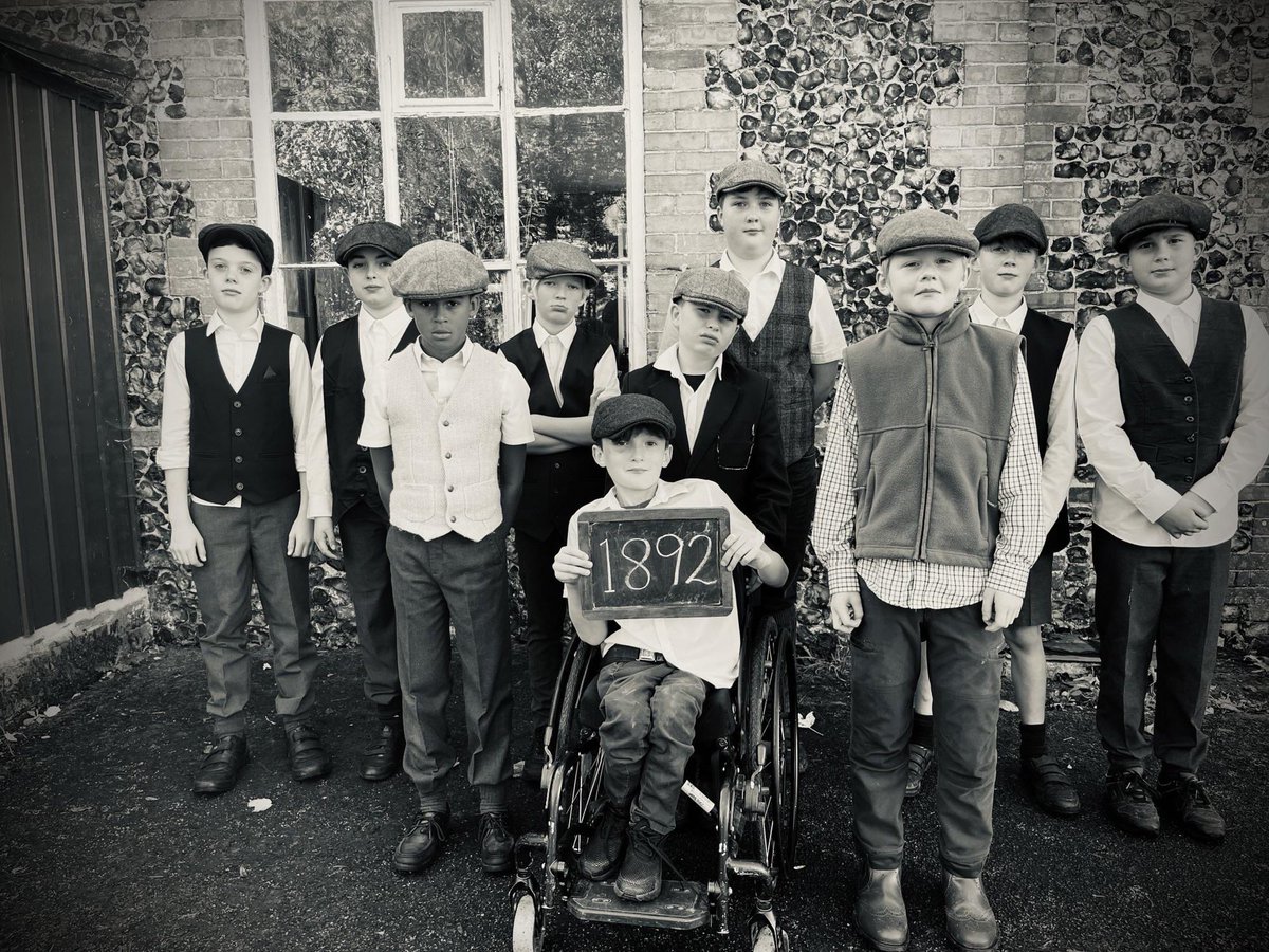 FinboroughSch's tweet photo. This term Prep 6 were able to spend a fantastic day at Great Cressingham Victorian School as part of their topic learning. To read more please visit our news page https://t.co/T5FraD432i
#greatcressinghamschool #victoriantopic #lifeexperiences https://t.co/w2oUBrAF52