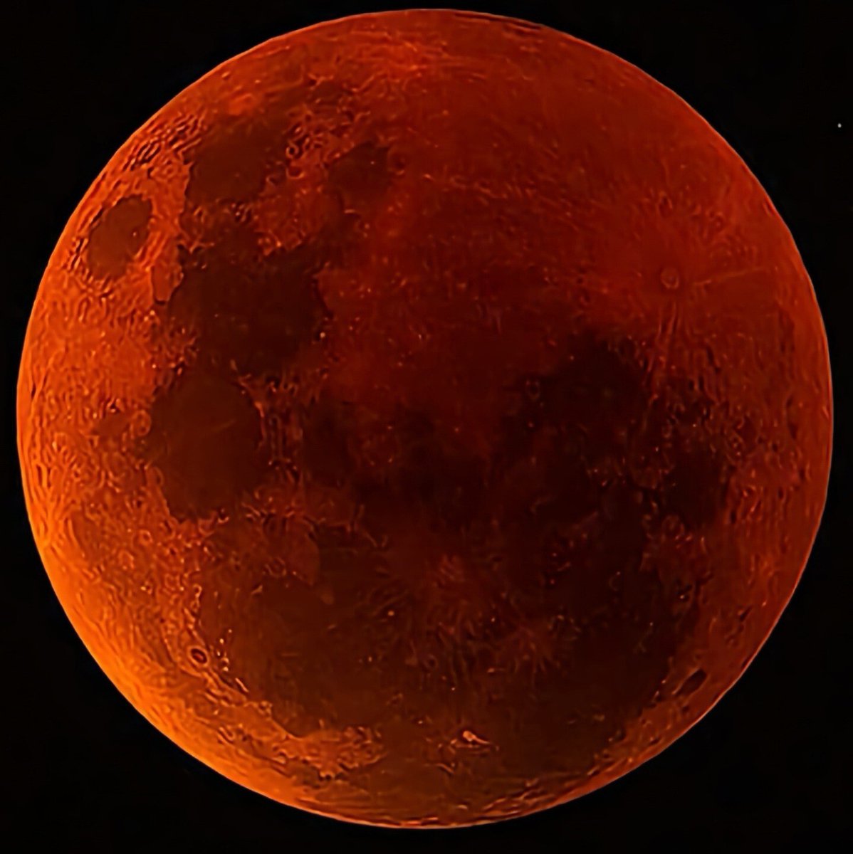 RT @MavrosAll@aus.social
Totality 
Canon 60Da - Meade 8-inch f/10 Schmidt- Cassegrain telescope ISO 200, 10 sec
#lunareclipse
aus.social/@MavrosAll/109…