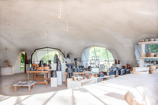 WowHauser's tweet photo. I have featured a few projects, but none like the 1970s Atelier Palegre by Pascal Hausermann and Claude Costy in Ponsas, southeast France. Currently a workshop/studio, it has the potential to be converted into your own bubble house if you love the concept. https://t.co/M2dNCiiHHR https://t.co/8uPcpAY6hb