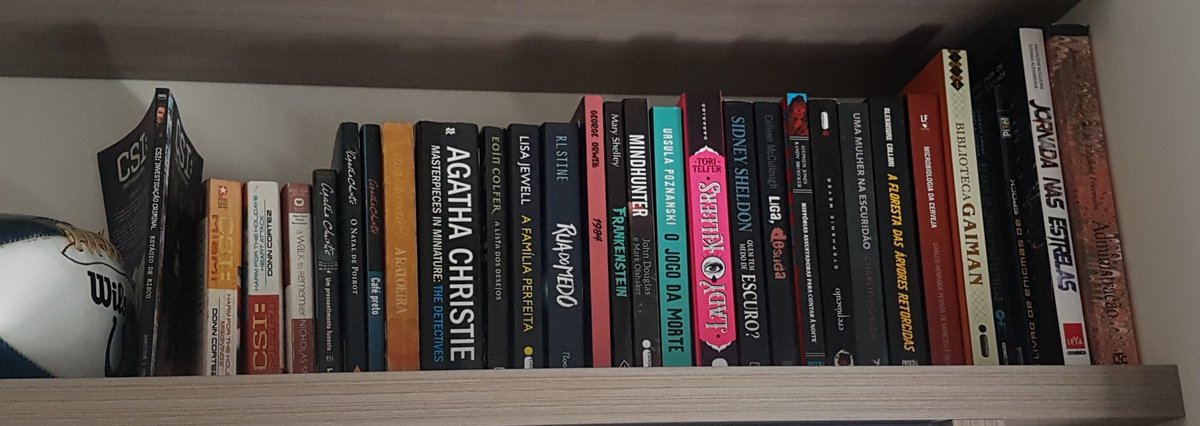 Pessoal bookstan que me segue nesse perfil, estou dando RT do meu outro perfil, pq estou agradecendo o <a href="/LivroscomPromo/">Livros com Promo®</a> pelo livro de presente.
OBRIGADO ❤

<a href="/DarkSideBooks/">DarkSide® Books</a> ficou bonito na estante