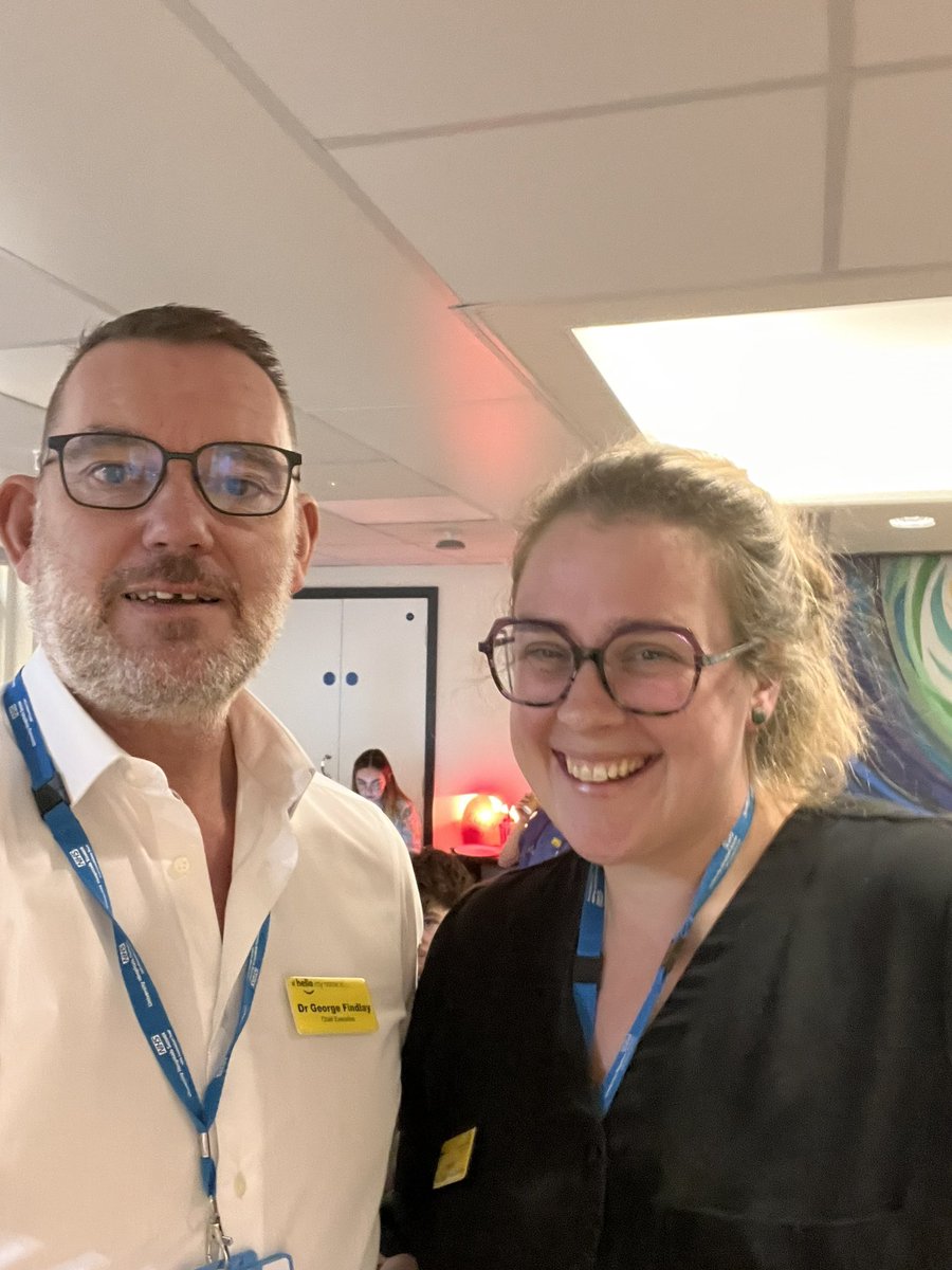 GeorgeFindlay99's tweet photo. Great to spend time with students and doctors in training  @UHSussex Worthing hospital today. Doctors in Mind is a weekly drop in session to meet colleagues, give feedback, have a calm space for lunch (&amp; coffee/cake) and answer any queries. A great way to look after our staff https://t.co/CUvfMc76E2