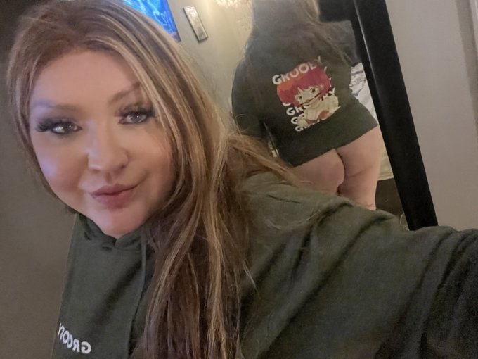 @GroobyGirls @GroobyMike  thank you for the new sweatshirt it's so cute!! https://t.co/5u3yon53gO<a class="tags" target="_blank" title="On Twitter" href="/?out=eyJ0eXAiOiJKV1QiLCJhbGciOiJIUzUxMiJ9.eyJpYXQiOjE3MjEzMTI2OTEsImlzcyI6InR3cG9ybnN0YXJzLmNvbSIsIm5iZiI6MTcyMTMxMjY5MSwiZXhwIjoxNzUyODQ4NjkxLCJyZWRpcmVjdF91cmwiOiJodHRwczovL3R3aXR0ZXIuY29tL0dyb29ieUdpcmxzIn0.1ZLdlRq7al4_a3te-3zitK0TpPDB6HDd7_Zq5RtqLYOlr4op6Ct3F5wk3aPz_SF0l-8x9VpunHf6zuBOuP-ojg">@GroobyGirls</a><a class="tags" target="_blank" title="On Twitter" href="/?out=eyJ0eXAiOiJKV1QiLCJhbGciOiJIUzUxMiJ9.eyJpYXQiOjE3MjEzMTI2OTEsImlzcyI6InR3cG9ybnN0YXJzLmNvbSIsIm5iZiI6MTcyMTMxMjY5MSwiZXhwIjoxNzUyODQ4NjkxLCJyZWRpcmVjdF91cmwiOiJodHRwczovL3R3aXR0ZXIuY29tL0dyb29ieU1pa2UifQ.PFJ_6NI-bgfZdXICEZmClr7YvIXDd5IY-jjCtpgXvWJ3QQx1MAq_l4u-iLIZwVwBunTA3WojVB3GXwPWkfLszQ">@GroobyMike</a><a href="/tag/mvsales"class="tags"><span>#mvsales</span></a><a href="/tag/mvtrans"class="tags"><span>#mvtrans</span></a>