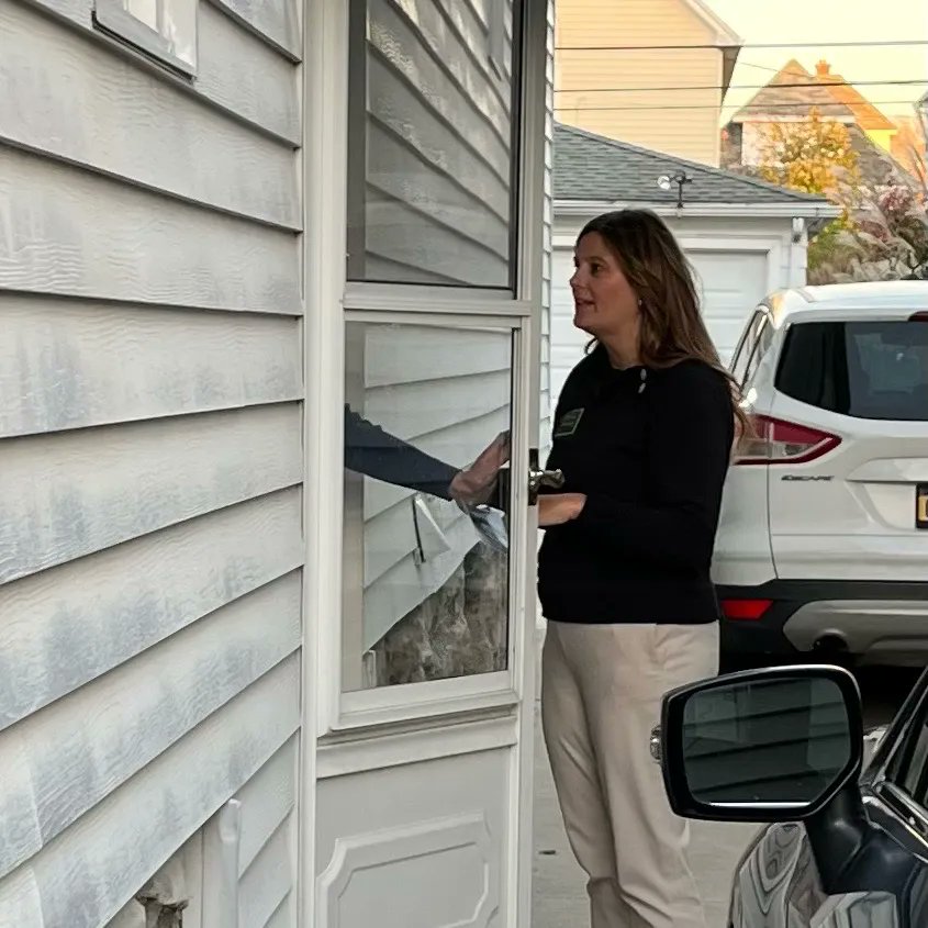 ElectMHartman's tweet photo. Last night, I joined Democrats downtown to rally with Governor @KathyHochul in preparation for today’s election before hitting some doors. I’m proud to be a Democrat with such great company, and I’ll be proud to be your next Erie County Clerk https://t.co/AxxziQO8Wn