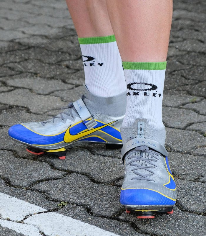 Remember Mark Cavendish’s custom, R9 inspired, Nike Mercurial Superfly 360 shoes from Tour de France 2018? 🇧🇷
