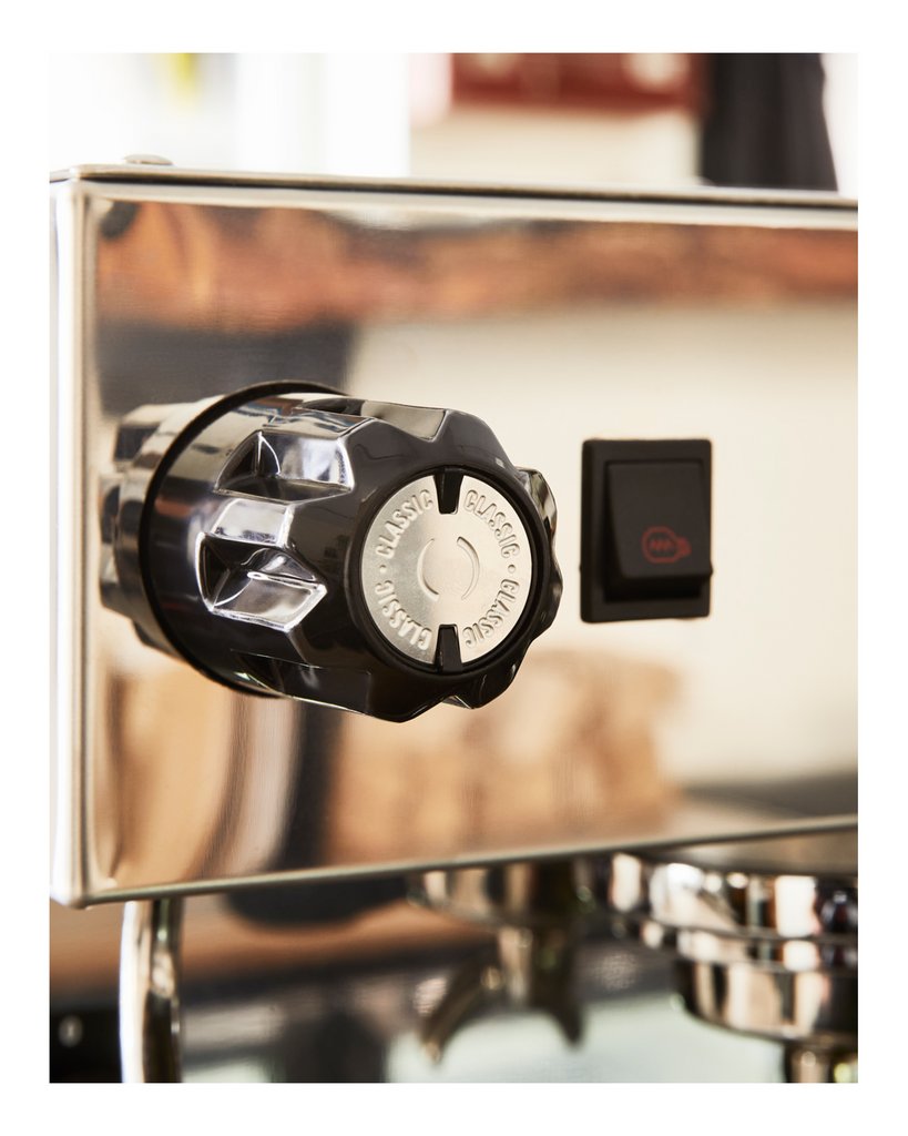 LaMarzoccoHome's tweet photo. CONSISTENCY | A specialty coffee workhorse trusted by cafés around the world...  

#lineaclassic-s https://t.co/x2gpKr3Uaf