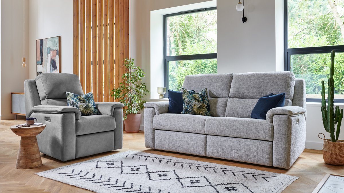 GPlanDesign's tweet image. Introducing Harper - where considered design and innovation work together in harmony. Discover more about Harper&apos;s innovative headrest and lumbar support, integrated USB, recliner options and lots more. ow.ly/s7tY50LwzEV. 

#gplan #sofas #harper #modern #supportivesofas