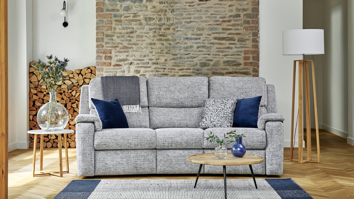 GPlanDesign's tweet image. Introducing Harper - where considered design and innovation work together in harmony. Discover more about Harper&apos;s innovative headrest and lumbar support, integrated USB, recliner options and lots more. ow.ly/s7tY50LwzEV. 

#gplan #sofas #harper #modern #supportivesofas