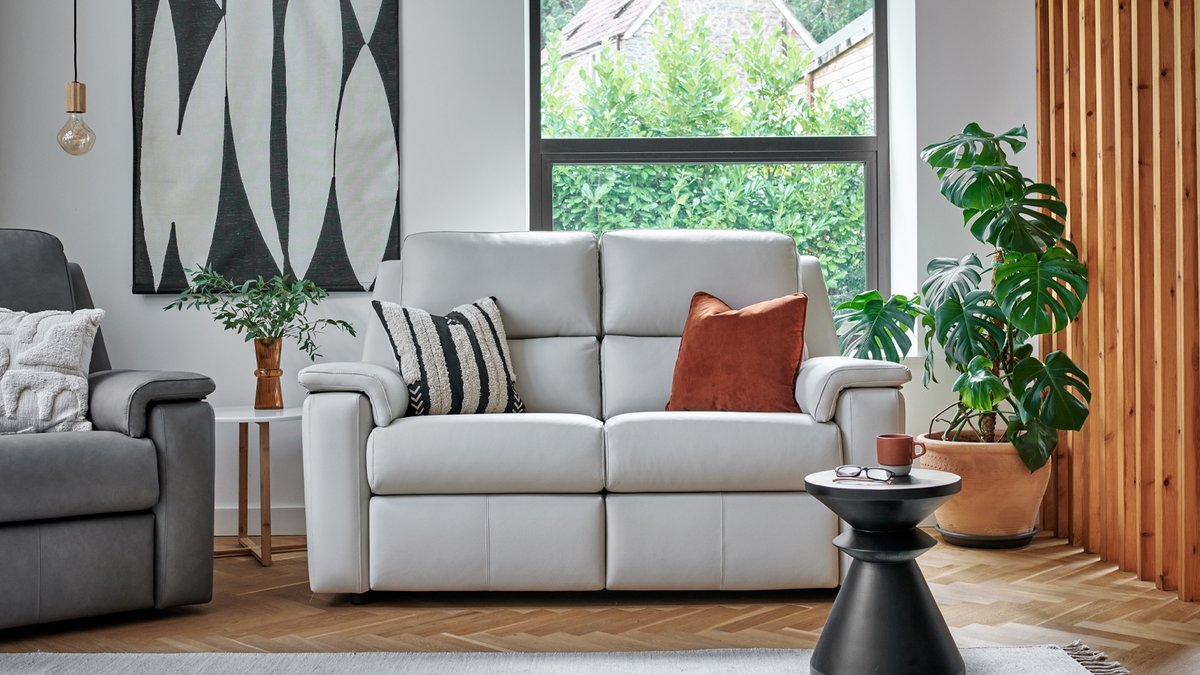 GPlanDesign's tweet image. Introducing Harper - where considered design and innovation work together in harmony. Discover more about Harper&apos;s innovative headrest and lumbar support, integrated USB, recliner options and lots more. ow.ly/s7tY50LwzEV. 

#gplan #sofas #harper #modern #supportivesofas