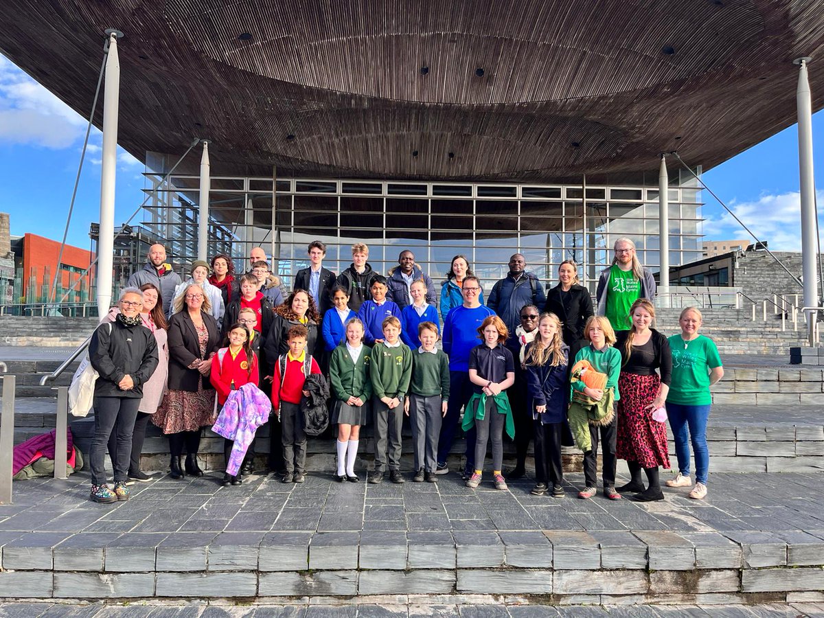 sizeofwales's tweet photo. An inspiring #YouthCOPCymru Blue Zone this morning, with a lot of questions by Welsh school pupils for @DelythJewellAM @Amanwy and @METGE_Uganda. Looking forward to the Green Zone on Thursday, with more schools from all over Wales attending! https://t.co/6p3GfY0Efk