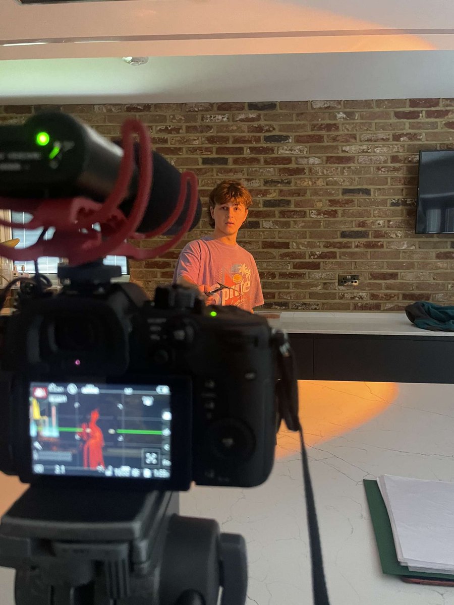 bedcollmedia1's tweet photo. Another behind the scene's photo from another level 3 second year group also shooting currently for their experimental project. Title of project still to be determined https://t.co/oAb8FHQgRv