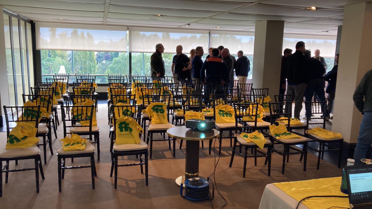 SemillasFitoTG's tweet photo. ⛳ Hoy, estamos celebrando la primera jornada del 'Micah Woods Spanish Tour' 🏌 Tenemos el placer de contar con @asianturfgrass, fundador y director científico del Asian Turfgrass Center, para presentar estrategias de manejo para obtener #céspedes más sostenibles 🔝 https://t.co/W5GQrfwpbt