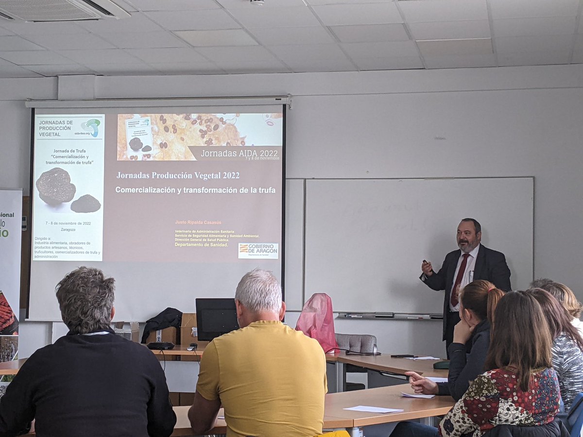 Seguinos con charlas sobre #comercialización de #trufa desde los puntos de vista de legislación de #VentaLocal y #SaludPública, a cargo de Pilar Abad y de Justo Ripalda, expertos en la materia de la Administración Pública de Aragón <a href="/GobAragon/">Gobierno de Aragón</a> #JornadasAIDA22