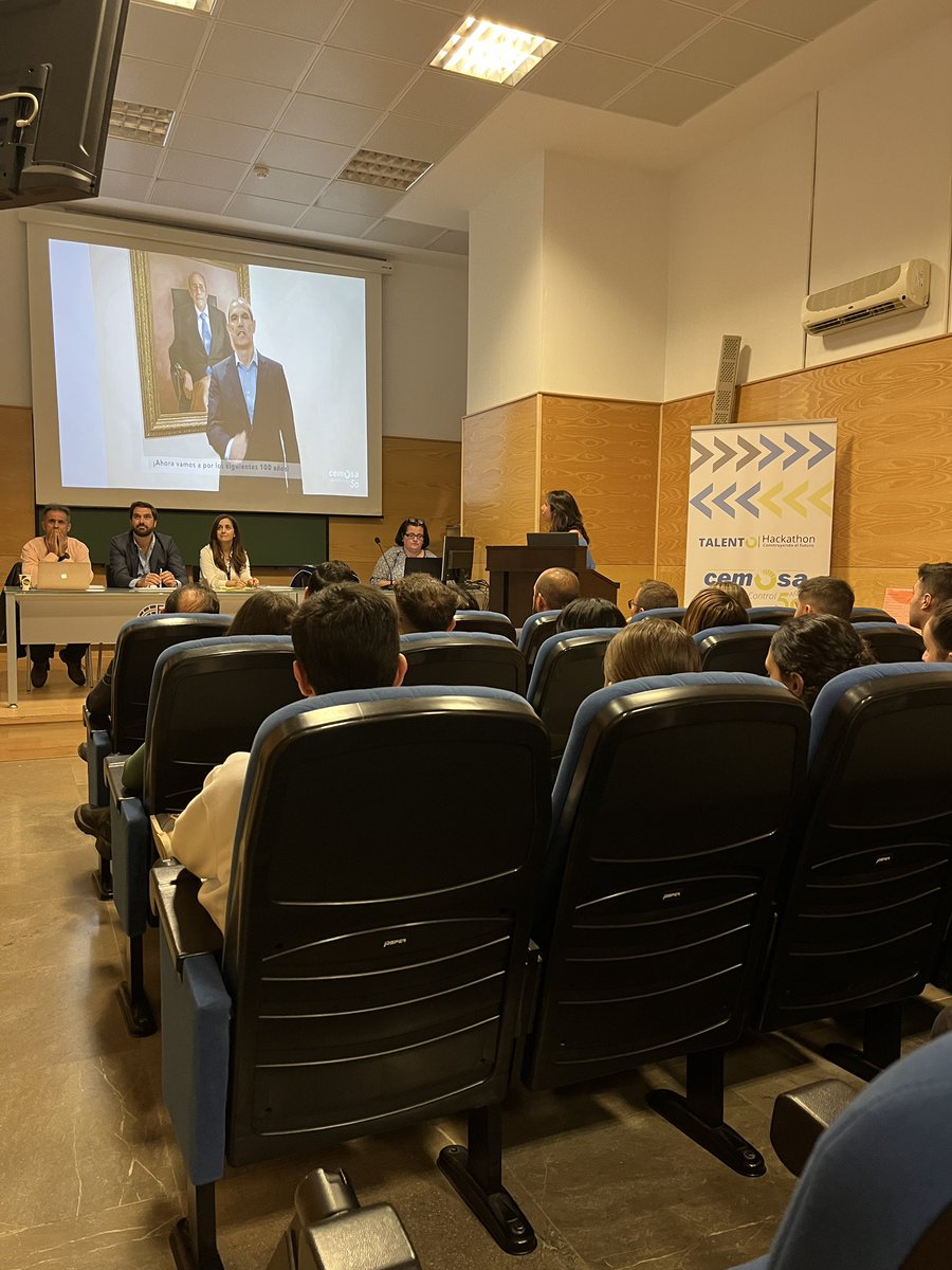 iColectiva's tweet photo. 📍Segunda píldora formativa, “Mirando alrededor”
➡️Parte del equipo de @CemosaOficial explican al alumnado como han pasado del trabajo manual al trabajo colaborativo y la descentralización
#HackathonTalentoCEMOSA
@CemosaOficial
#talento #talentoCEMOSA @CanalUGR #Granada https://t.co/l3iIdTWVX2