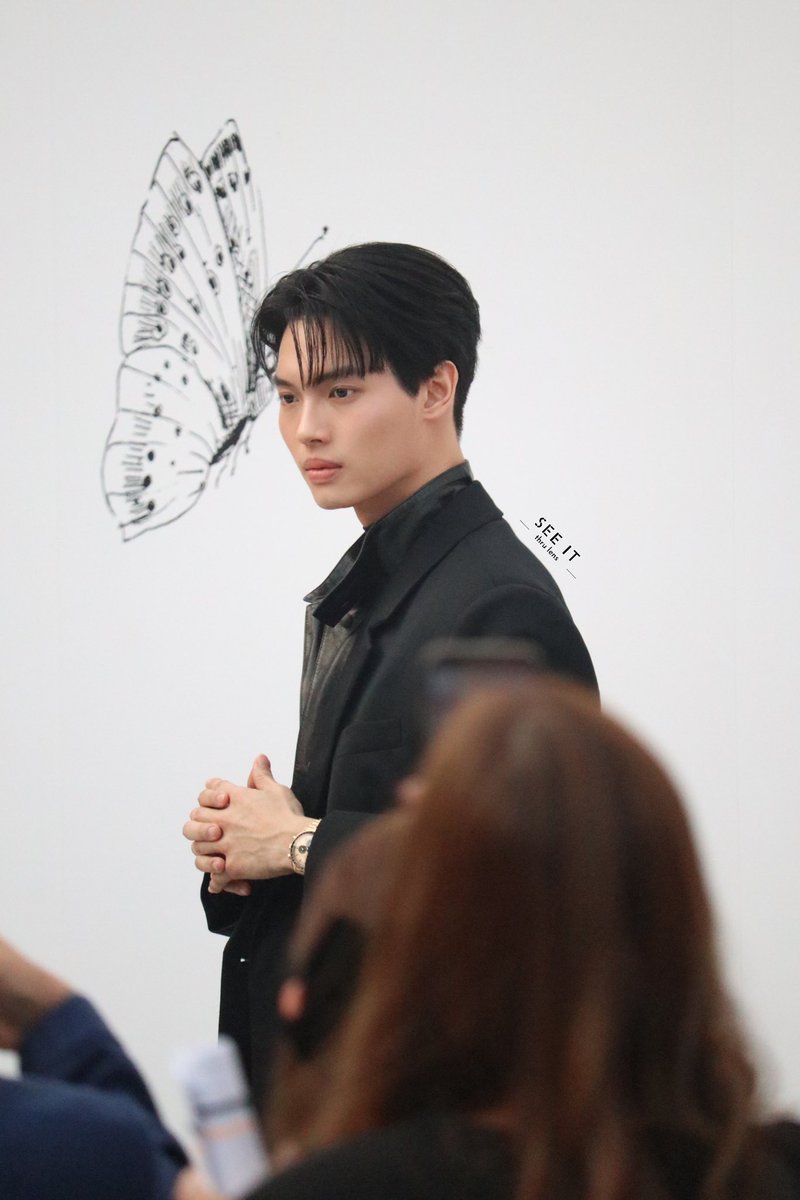 seeitthrulens's tweet photo. Looks so damn handsome with black suit 😍

OMEGAHerTime x Win 
#OMEGAHerTime 
#OMEGAThailand 
#winmetawin https://t.co/0qBcdDB79I