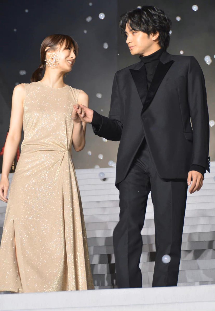 U_rice's tweet photo. プリンセス(北川景子)をスマートにエスコートするプリンス(中島健人)マジで絵になる😭漫画とかアニメとかの世界じゃなくて現実世界に存在する王子様眩しすぎる😭 https://t.co/rp7ANsfwVH