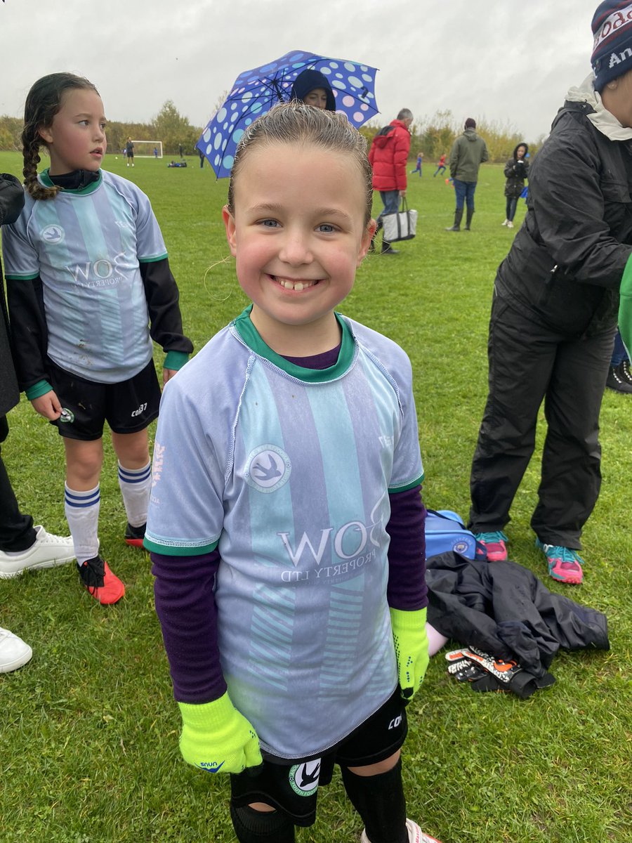 With their planned tournaments cancelled at the last minute due to the weather 😢, the U8s/U9s decided to have a training match, because no one likes a Saturday off 🤣

Cue the creation of the ‘inside-outters’, (because no one likes bibs 😉).

💚🖤💚