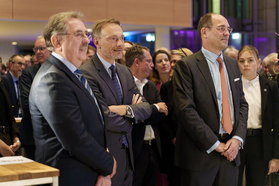 Hochkarätige Gäste, intensive Diskussionen um die Zukunft des Mittelstandes-unseren Parlamentarischen Abend gibt es jetzt als kurzen Film auf arbeitsgemeinschaft-mittelstand.de/parlamentarisc…