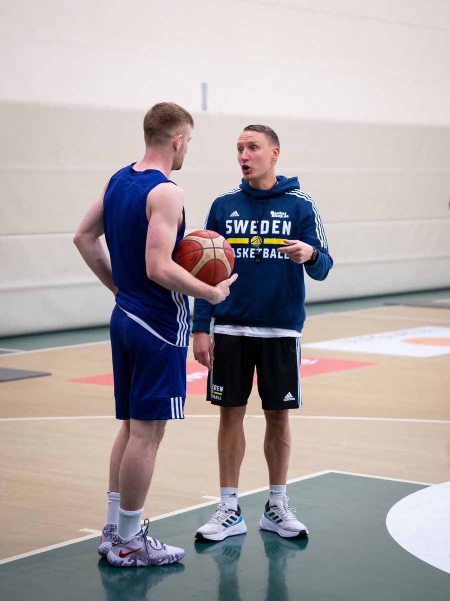swebasketball's tweet photo. Finally back together! 👊💥 
The Men’s NT continues the @FIBAWC Qualifiers.

📆 Nov. 11 vs. 🇪🇪 (away)
📆 Nov. 14 vs. 🇮🇱 (home, Stadium Arena)

📸: Julia Edbom

#SwedenBasketball | #DareToBelieve https://t.co/itgsww12Ez