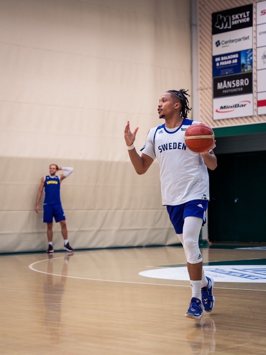 swebasketball's tweet photo. Finally back together! 👊💥 
The Men’s NT continues the @FIBAWC Qualifiers.

📆 Nov. 11 vs. 🇪🇪 (away)
📆 Nov. 14 vs. 🇮🇱 (home, Stadium Arena)

📸: Julia Edbom

#SwedenBasketball | #DareToBelieve https://t.co/itgsww12Ez
