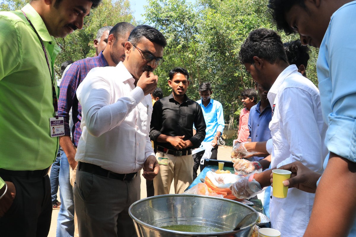 excelinstituti1's tweet image. எக்ஸல் வணிகவியல் மற்றும் அறிவியல் கல்லூரியில் தமிழ்த்துறை மற்றும் வணிக நிர்வாகவியல் துறை இணைந்து மாபெரும் உணவு திருவிழா 7.11.22  -ம் நாள் அன்று நடத்தியது. 
#excelinstitutions #excelgroupinstitutions #excelcollegeforcommerceandscience #college #education #students #food #foodie