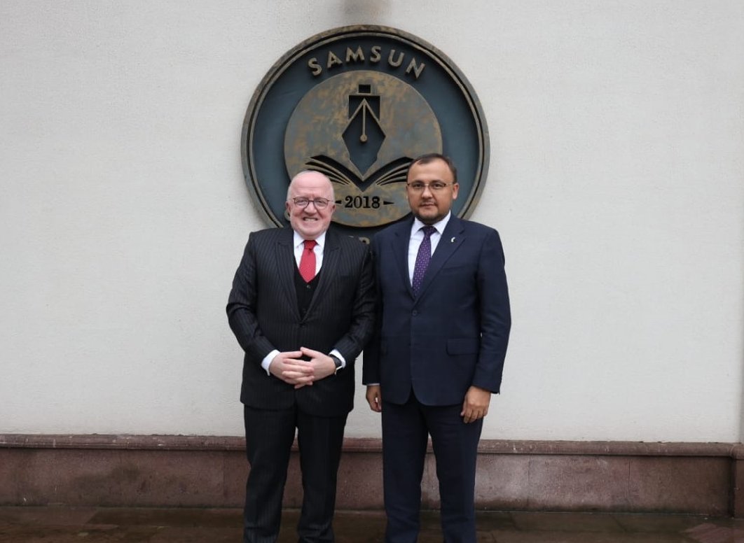 samsun_univ's tweet photo. Ukrayna'nın Ankara Büyükelçisi Vasyl Bodnar Rektörümüz Prof. Dr. Mahmut Aydın’ı ziyaret etti. https://t.co/0wxDmybHd5