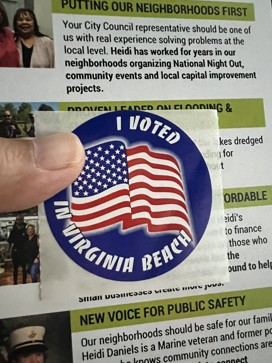 MariaApape's tweet photo. we voted 2022 https://t.co/Rr1tT1IVf8