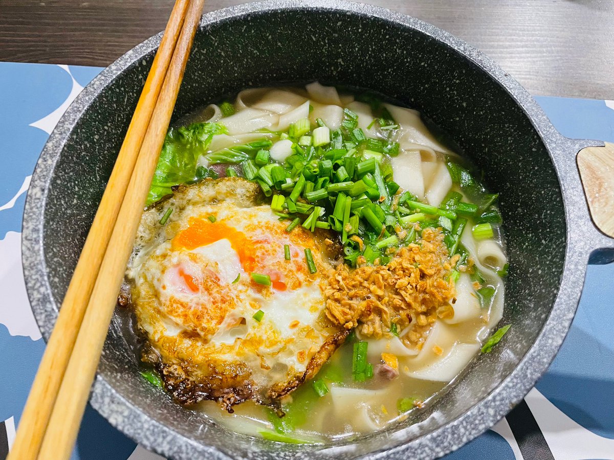 昨晚下面给我对象吃。但是他昨晚没给我吃他下面😭😭 https://t.co/kow96PUk7C