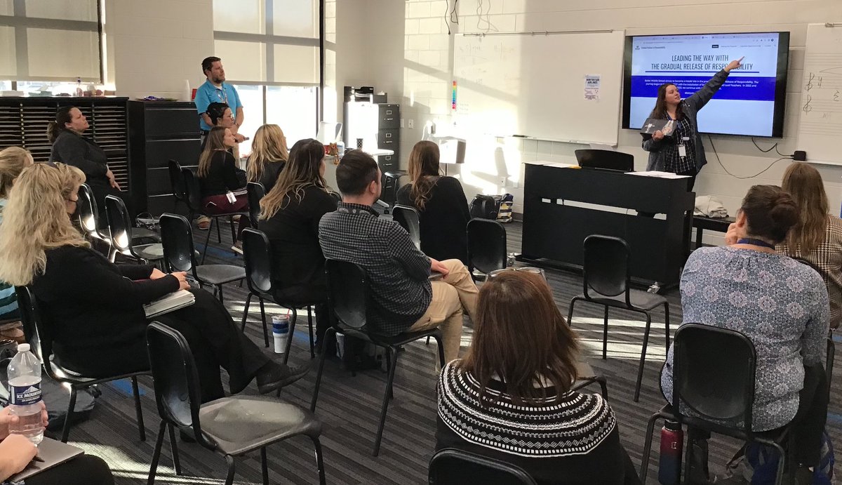 Pat318_320's tweet photo. Butler’s Lead Teachers delivered professional development about cognitive apprenticeship on Monday.  Our staff respects &amp; admires these blooming experts in the Gradual Release of Responsibility! Interaction with them is so valued! @Butler_Bulldogs @Laura_Jennaro @waukeshaschools https://t.co/Xf4PY59MCz