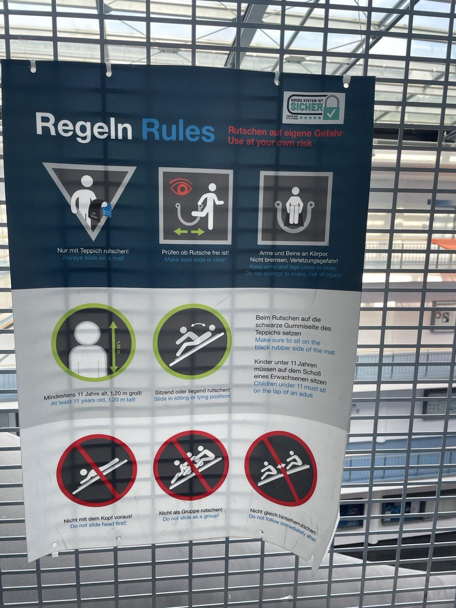 MichaelMaex's tweet photo. De glijbaan heeft een erg hoog pretparkattractiegehalte, wat te zien is aan de omgevende informatieborden. De baan (in een parabool vorm) start heel stijl en creeert zo voldoende snelheid voor een kleine adrenaline boost. 
Om te… https://t.co/o2XUdYmjPb https://t.co/PkrvHbrdtg