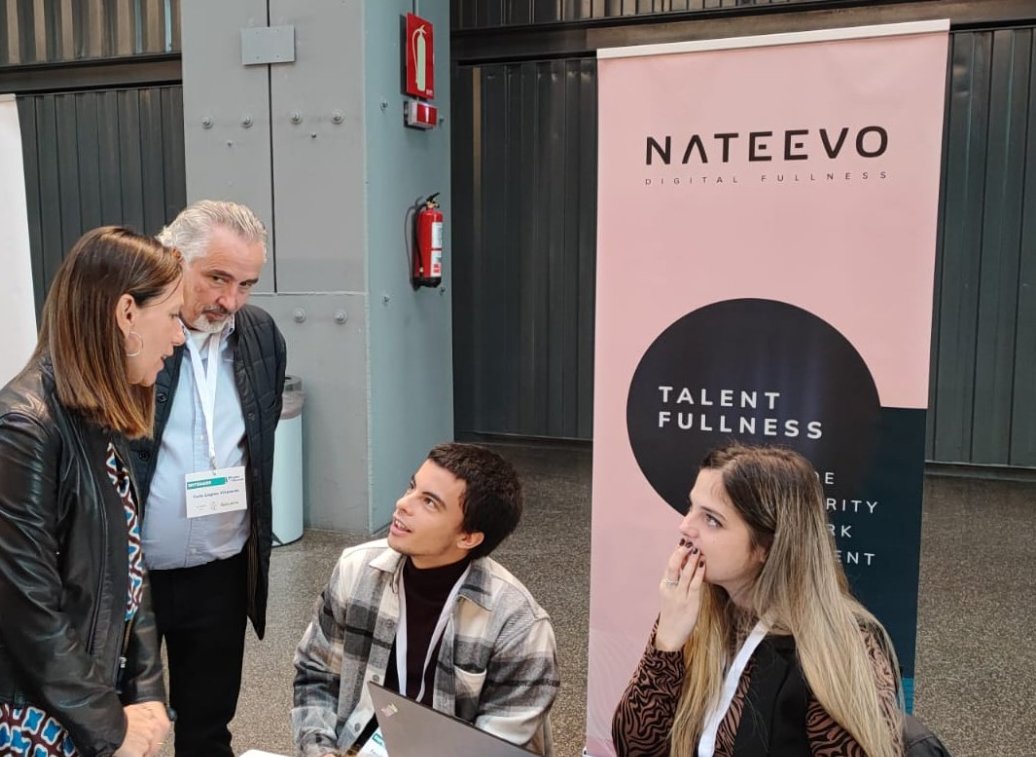 nateevo_digital's tweet photo. Nuestros compañeros del equipo de Talent&amp;Hiring han acudido hoy a la II Feria de empleo de Villaverde @feriaemplea para dar un taller de orientación de perfiles profesionales de Marketing Digital.👇

Somos #NATEEVO. Somos #DIGITALFULLNESS. https://t.co/pvUHIoYhbf