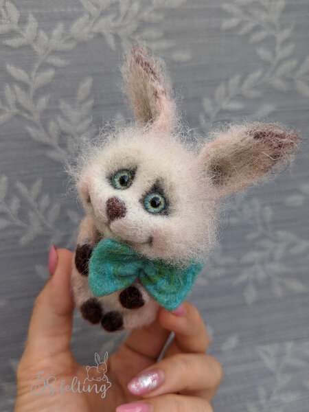Guapo The Bunny by Delina Serovayskaya bearpile.com/t/328780  #artistbunny #collectiblebunny #bunny