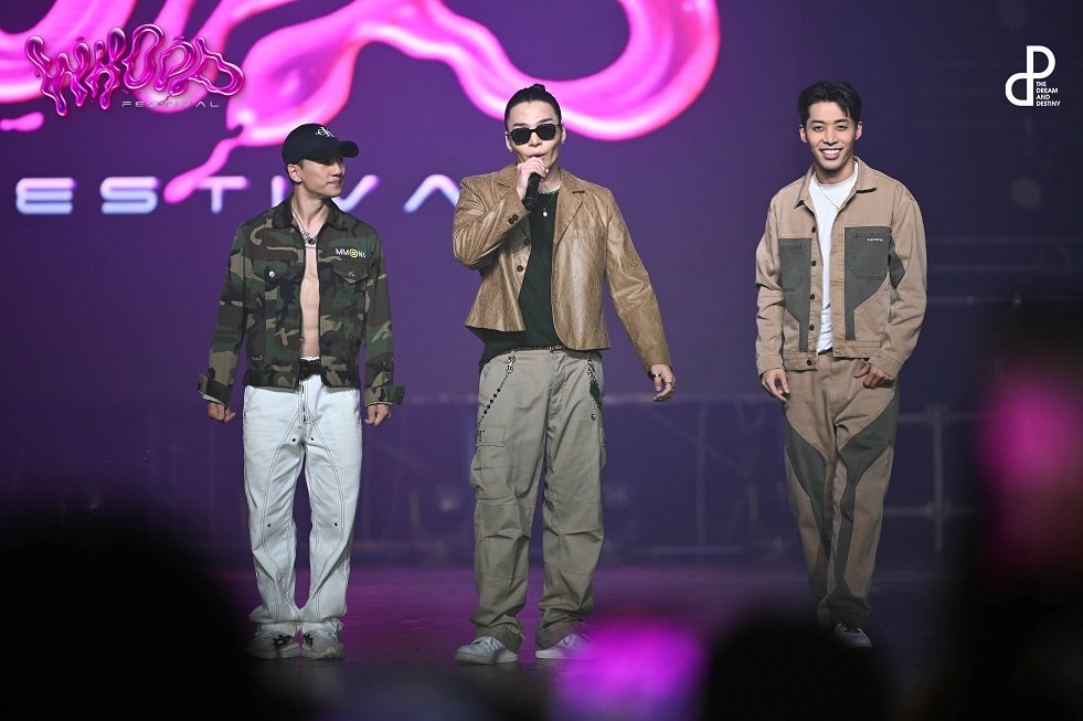 woopmag's tweet photo. “WHOOP FESTIVAL” ที่สุดคอนเสิร์ตฮิฟฮอฟแห่งปี “Jay Park , HolyBang , MVP , Sik-K , Mushvenom , Rhythm Power” จัดเต็มความมันส์ | https://t.co/dr7npfA2Nb https://t.co/rgeazCU8U2
#WhoopFestival #JayPark #MVP #HolyBang #Mushvenom #sikk #Rhythmpower https://t.co/NuGf1LSpyM