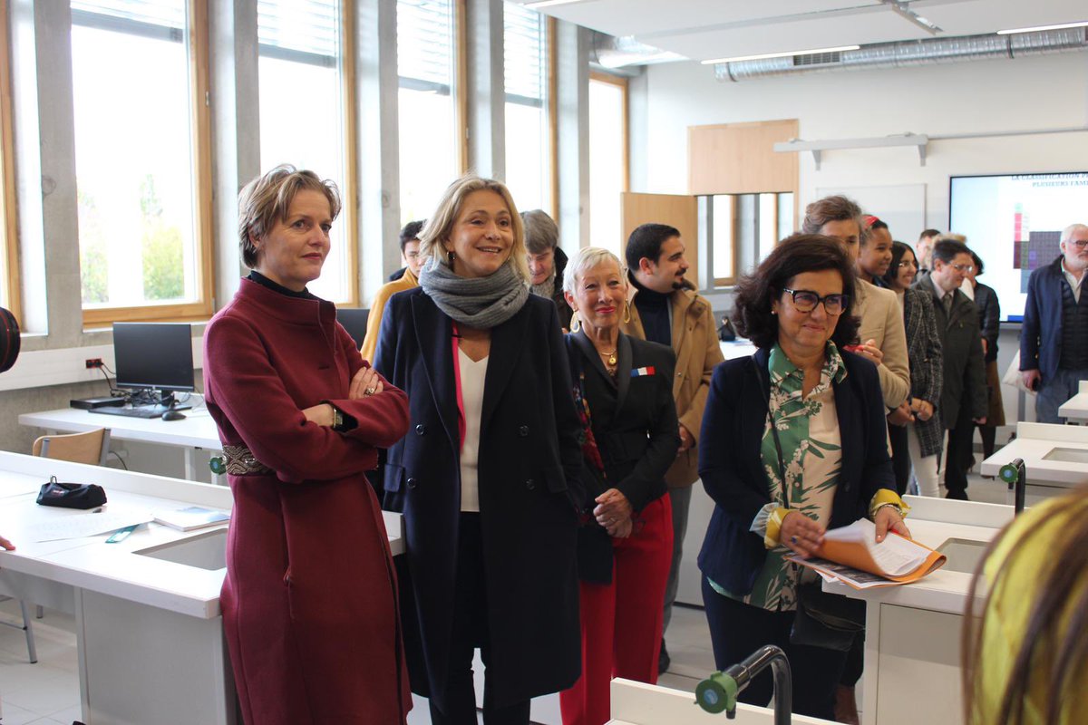 CharlineAvenel's tweet photo. #InaugurationLycee avec @vpecresse à @VilleCormeilles : un investissement de la Region🙏 et État pour soutenir la hausse démographique, des formations attractives, le bien-être des élèves et l’innovation. C’est dans cet écrin que les équipes pourront dessiner l’école du futur. https://t.co/iVnD3v4VNn