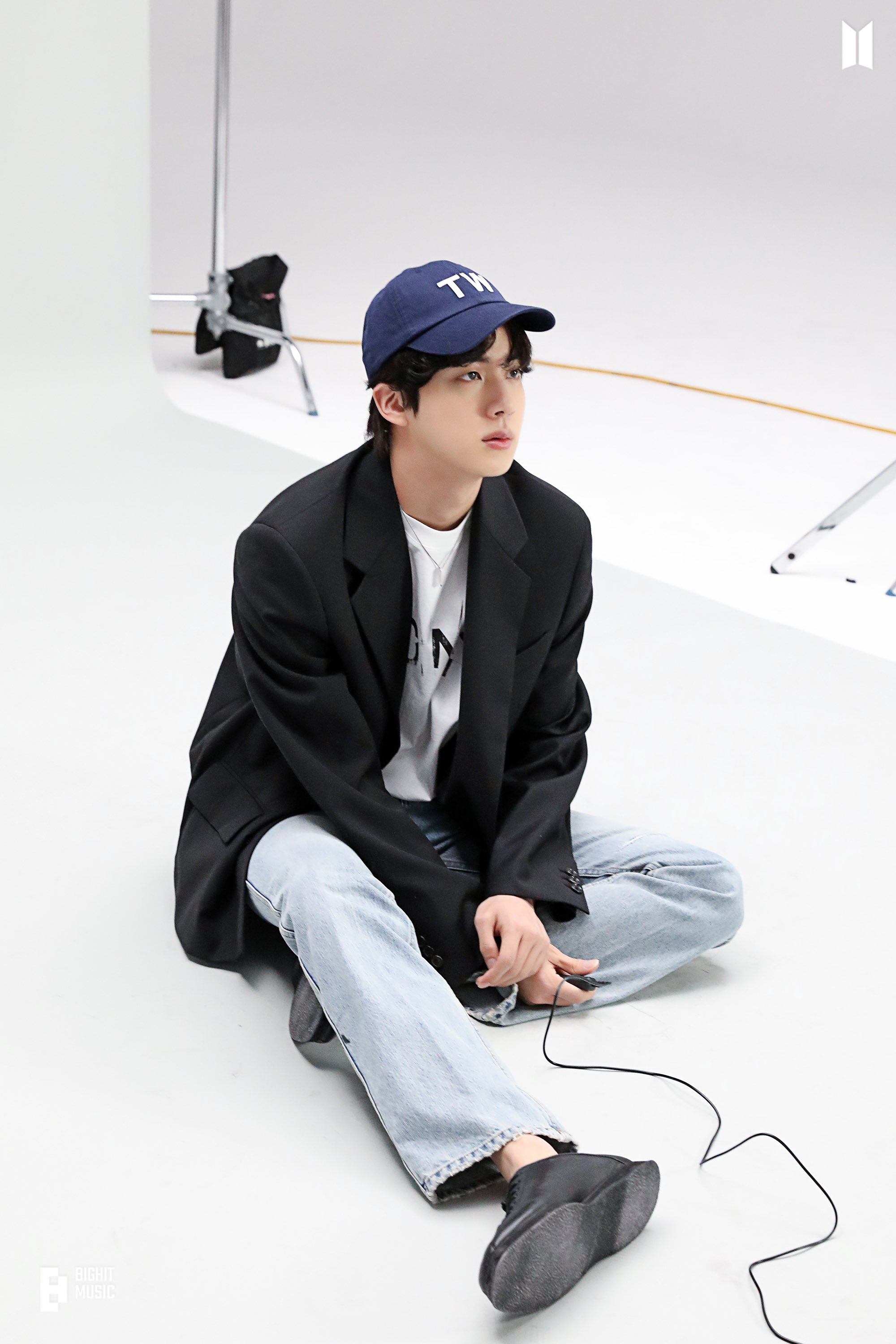 BTS 写真集 「Us Ourselves & BTS We」ラントレJIN BTS 写真集 「Us Ourselves & BTS We」ラントレJIN Amazon.com