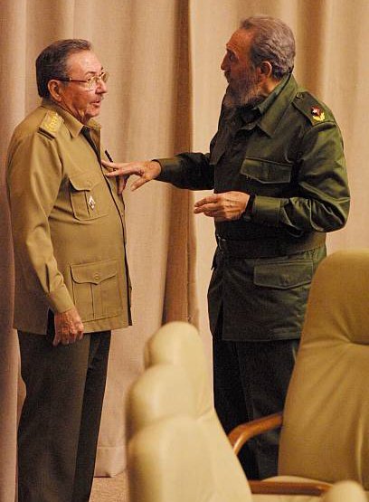 ❤ El ejemplo de #Fidel, de #Raúl, de Cuba 🇨🇺, se mantiene vivo en mundo.