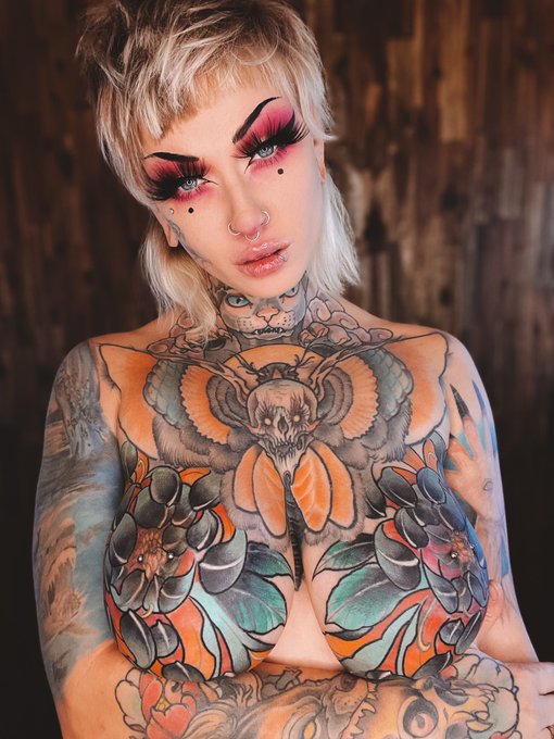 Having a birthday foursome later ;) guess in what constellation :3  Also sign up it&rsquo;s my birthday!  https://t