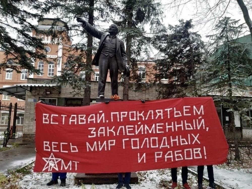 'Arise ye workers from your slumbers. Arise ye prisoners of want.' Comrades of the @marx_tendency in St Petersburg keeping the internationalist spirit of October alive. ☭