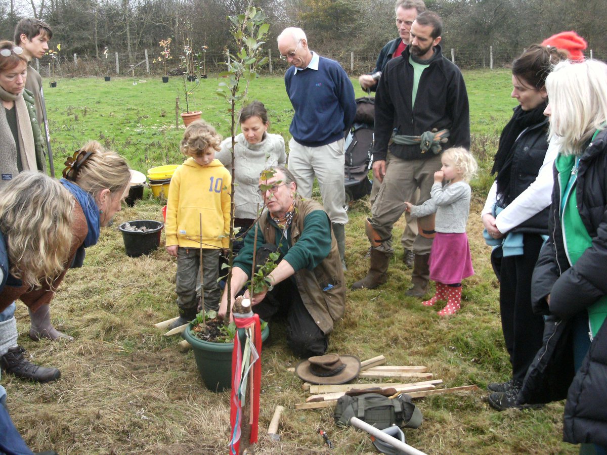 Did you know that tending to the earth can boost your #Wellbeing ? If you want to give it a try come along to Hackhurst Farm this Saturday. We're running a wellbeing day for all ages. Free for under-21s, low cost for everyone else. More info and booking -
eequ.org/experience/2047