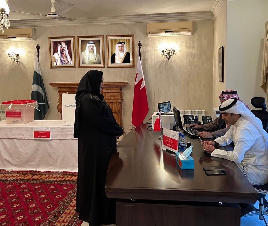 BahrainEmbPK's tweet image. عملية الاقتراع للانتخابات النيابية في سفارة مملكة البحرين لدى جمهورية باكستان الاسلامية

#انتخابات_البحرين #انتخابات2022 #الانتخابات_النيابية #البحرين #نصوت_للبحرين