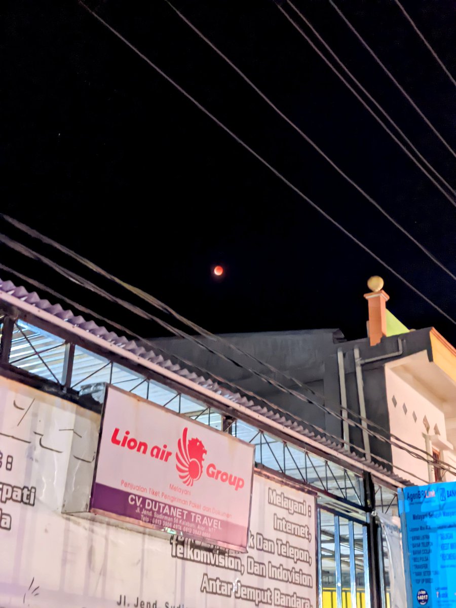 Siovtxx's tweet image. Gerhana bulan total mashaAllah bagus bgtt. 
📍Alor-NTT
.
.
.
#samsunga52s