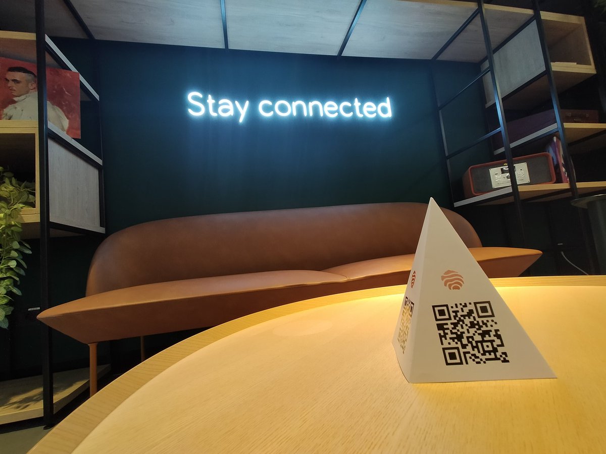 ayudaenaccion's tweet photo. Es #Time2Connect, porque el futuro es ahora. De ello hablamos hoy con la gente de @GoogleES...

¡Ya está todo preparado para contar a sus empleados/as cómo conectamos tecnología, innovación y solidaridad! https://t.co/WaUPqXGJ2s