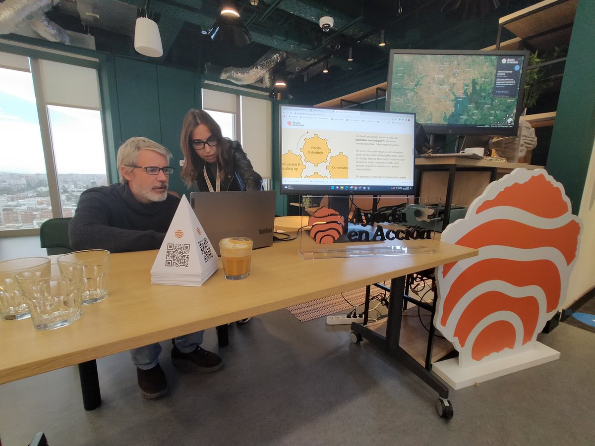 ayudaenaccion's tweet photo. Es #Time2Connect, porque el futuro es ahora. De ello hablamos hoy con la gente de @GoogleES...

¡Ya está todo preparado para contar a sus empleados/as cómo conectamos tecnología, innovación y solidaridad! https://t.co/WaUPqXGJ2s
