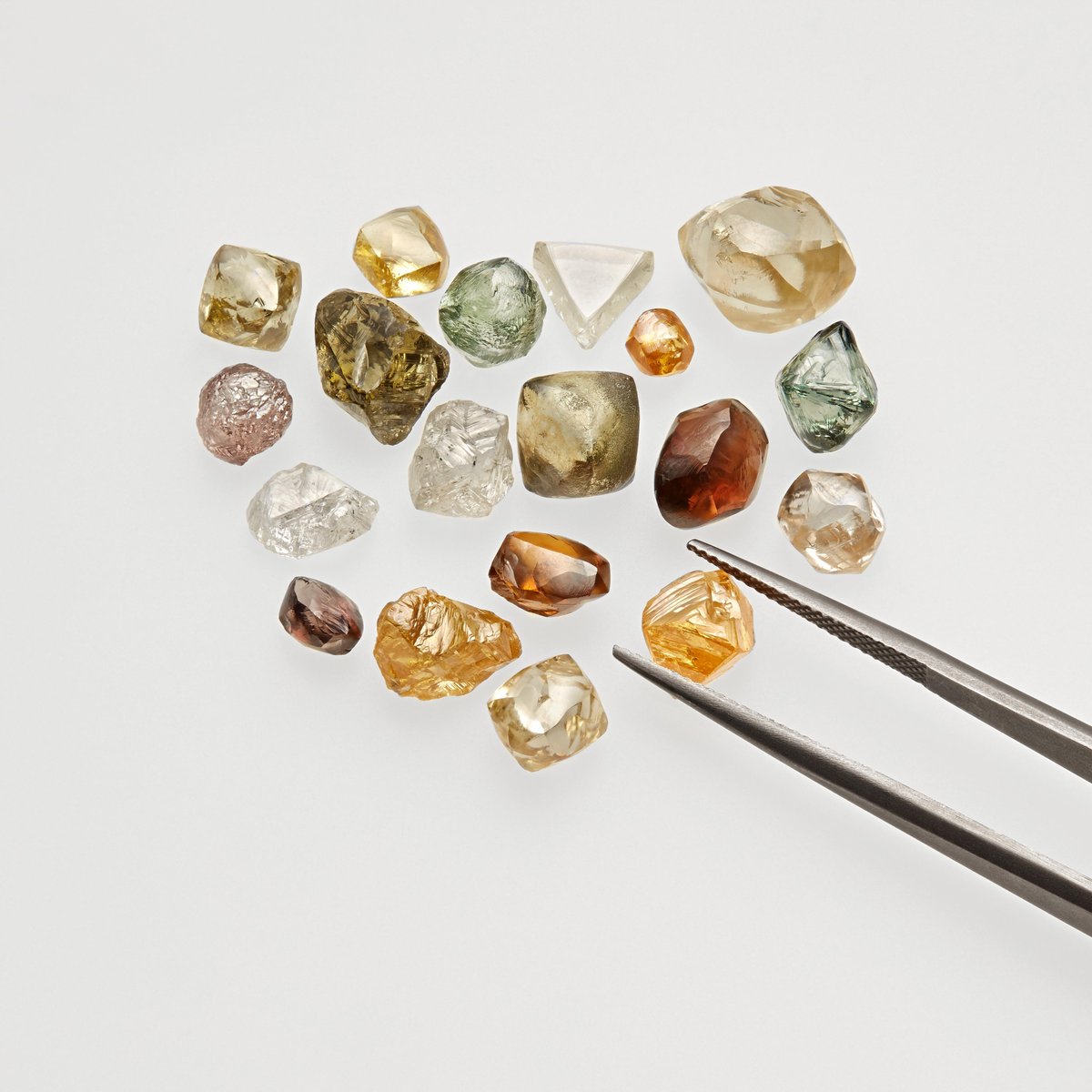 Billions of years ago, deep within the earth’s mantle, carbon atoms crystalised in some of nature’s rarest treasures. 
Now, we go straight to the source to find them and reveal their breathtaking beauty.
Learn more about their journey: bit.ly/3UlH3rs 

#DeBeers