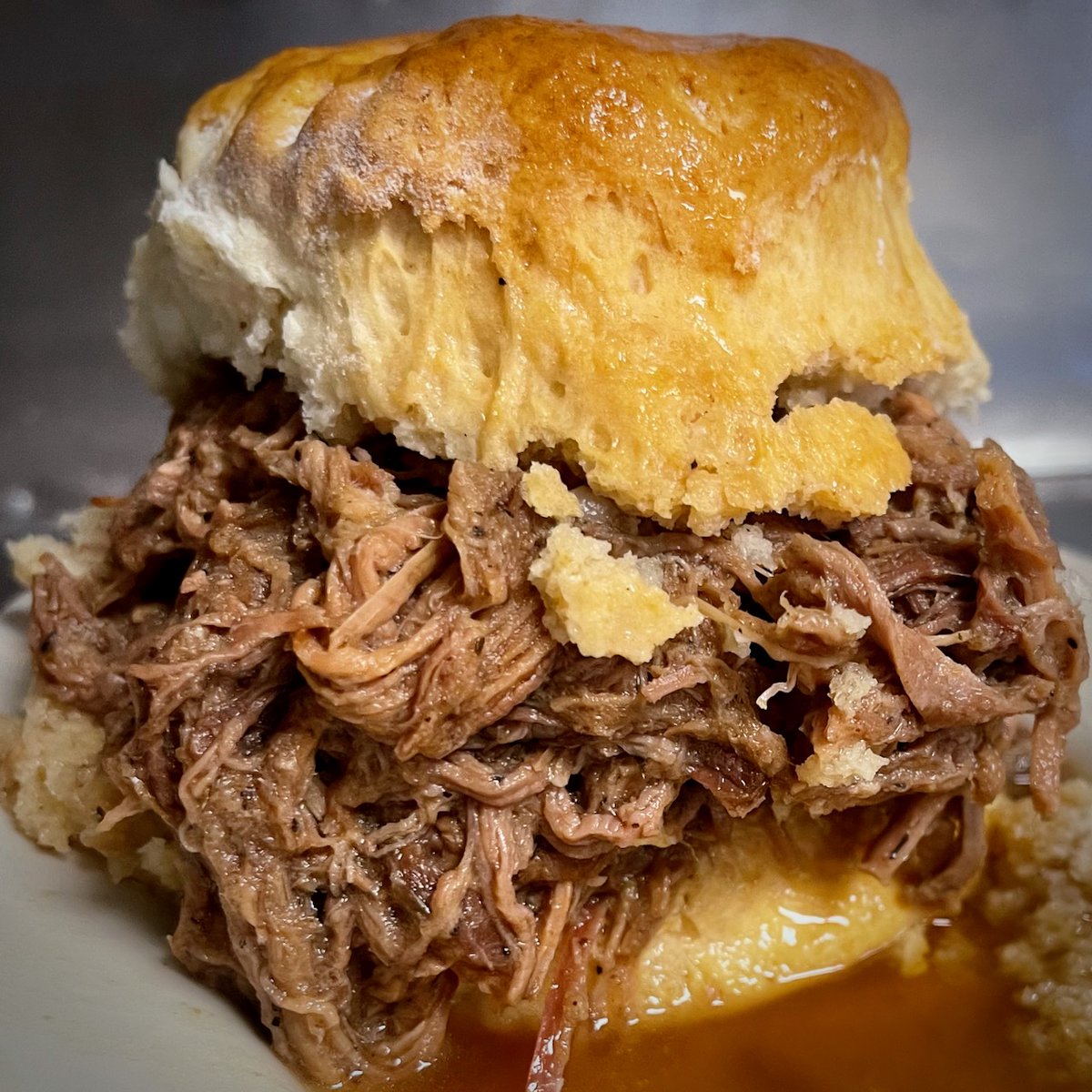 MothersNOLA's tweet photo. Wake up to this bad boy—a house baked biscuit topped with debris (shredded beef) and soaked with au jus. 📲 Dine-in &amp; take out 📦 Nationwide shipping @goldbelly 🚘 Local delivery 🎁 Gift shop INFO https://t.co/0ZY79x5VVA ☀️ Open 7am-10pm daily Validated parking #mothersrestaurant https://t.co/JkWD7Y5Hv2