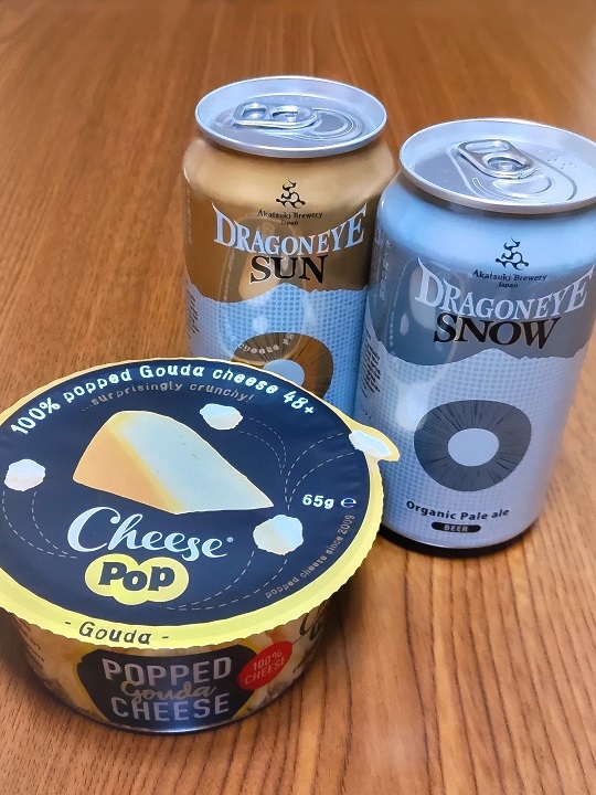 SNGL2003's tweet photo. チーズポップ（ゴーダ）で晩酌。
100％ナチュラルチーズが原料でサックサク♪
#晩酌 #チーズポップ #Cheesepop #ゴーダチーズ #ドラゴンアイ #DRAGONEYE #暁ブルワリー https://t.co/EiEJl6IqQ9