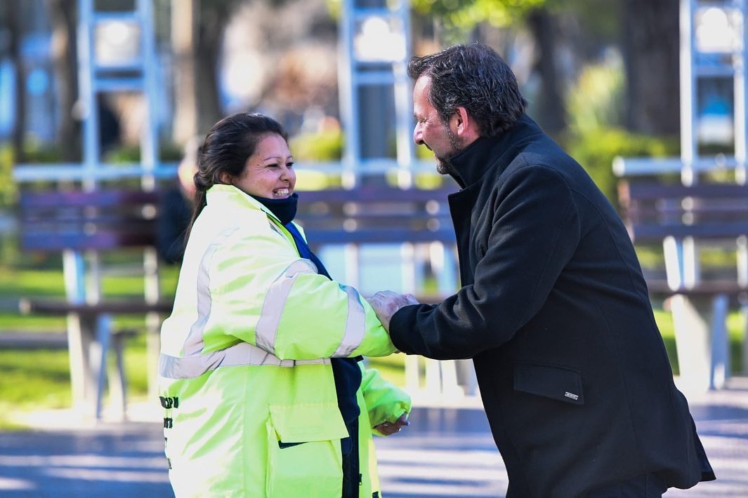 ArielSujarchuk's tweet photo. Quiero saludar a todos los trabajadores y trabajadoras municipales, quienes ponen todo su empeño en mejorar la calidad de vida de los vecinos y vecinas del partido de Escobar. Gracias a su labor, compromiso y esfuerzo hacen posible que sigamos transformando el distrito. https://t.co/0Lu2RxX9iG